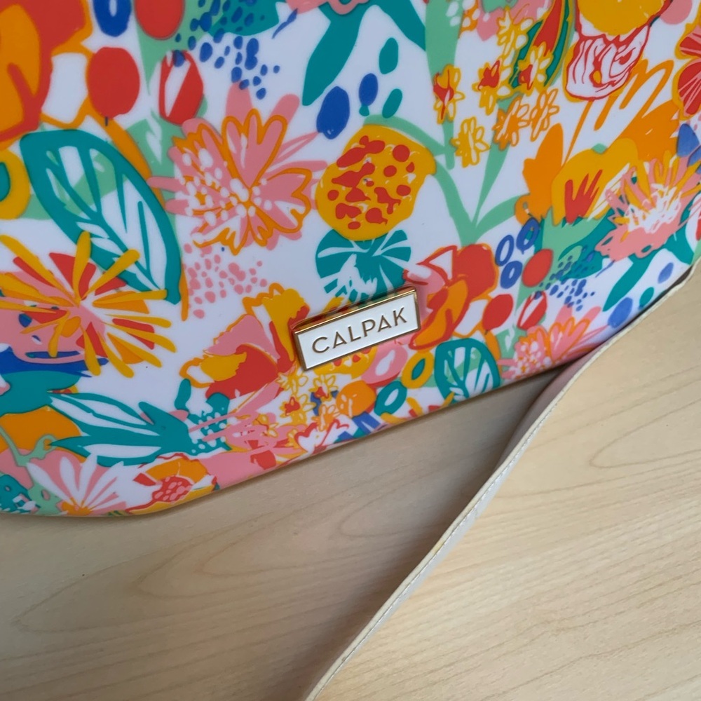 Hardside Round Suitcase